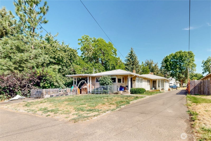 1851 Carl Street