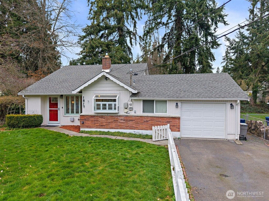 Photo of 1917 205th Street SW, Lynnwood, WA 98036 (MLS # 2329038)