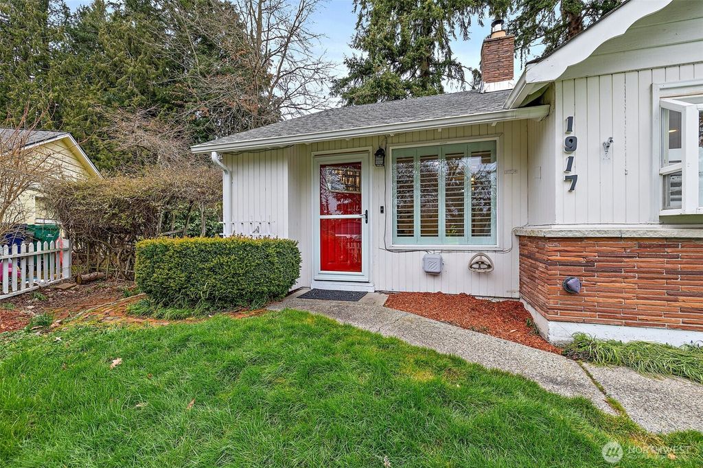 Photo of 1917 205th Street SW, Lynnwood, WA 98036 (MLS # 2329038)