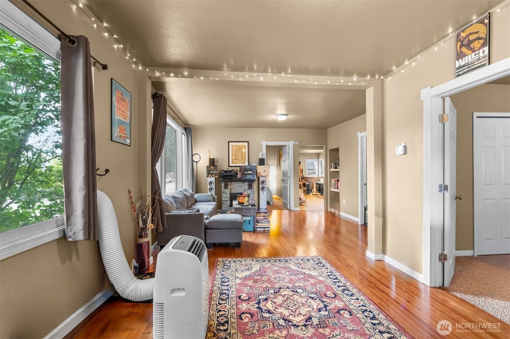 Photo of 715 S Oakes Street, Tacoma, WA 98405 (MLS # 2554230)