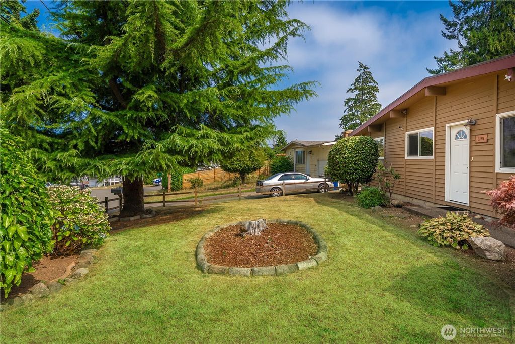 Photo of 32814 28th Avenue SW, Federal Way, WA 98023 (MLS # 2428041)