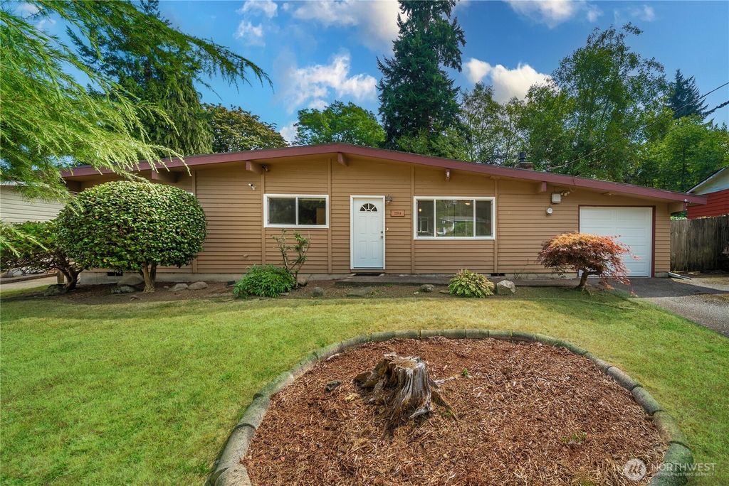 Photo of 32814 28th Avenue SW, Federal Way, WA 98023 (MLS # 2428041)