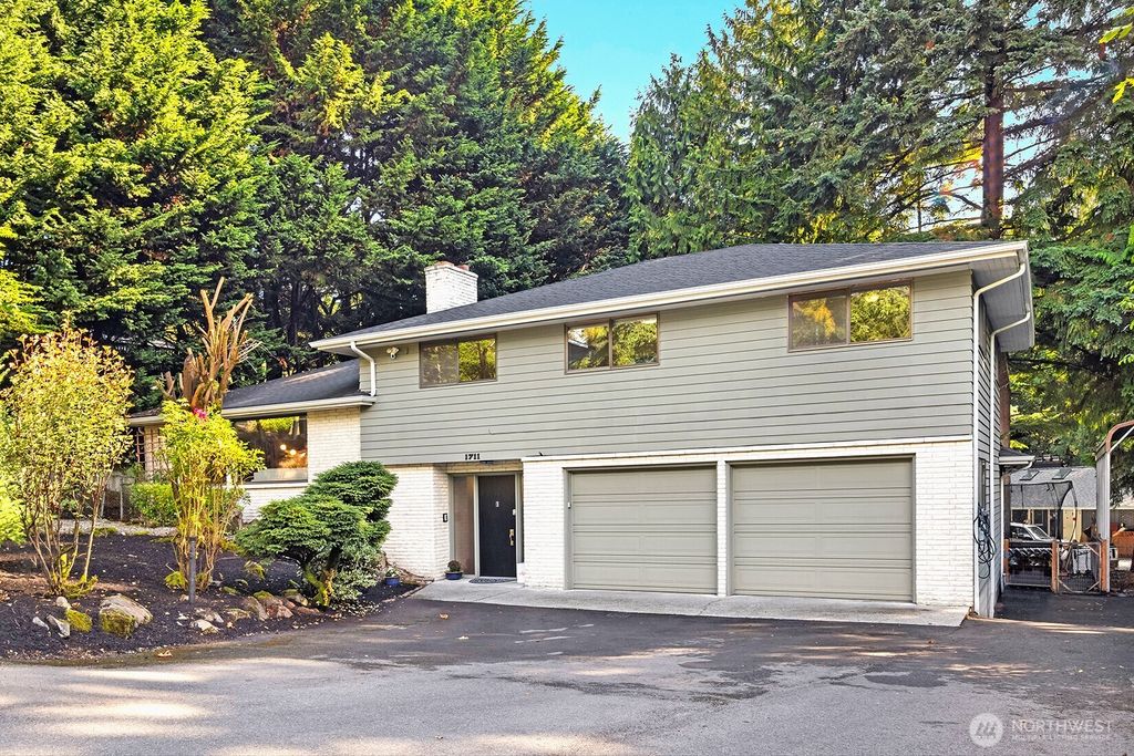 Photo of 1711 NE 104th Street, Seattle, WA 98125 (MLS # 2435229)