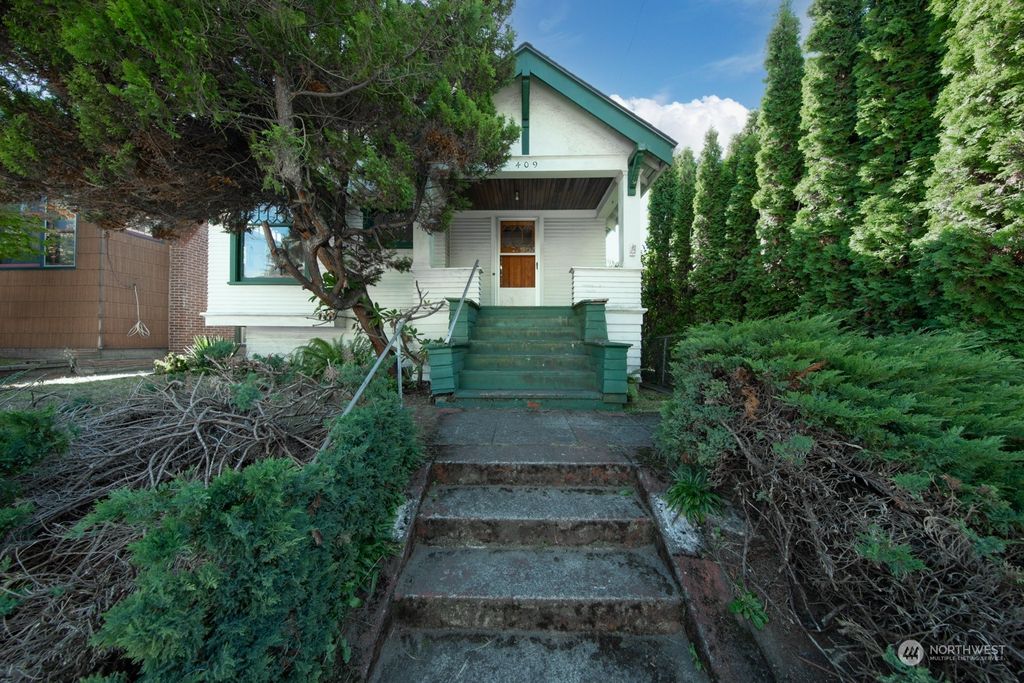 Photo of 409 NW 70th Street, Seattle, WA 98117 (MLS # 2297673)