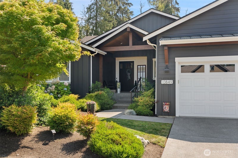 10849 Apple Tree Point Lane