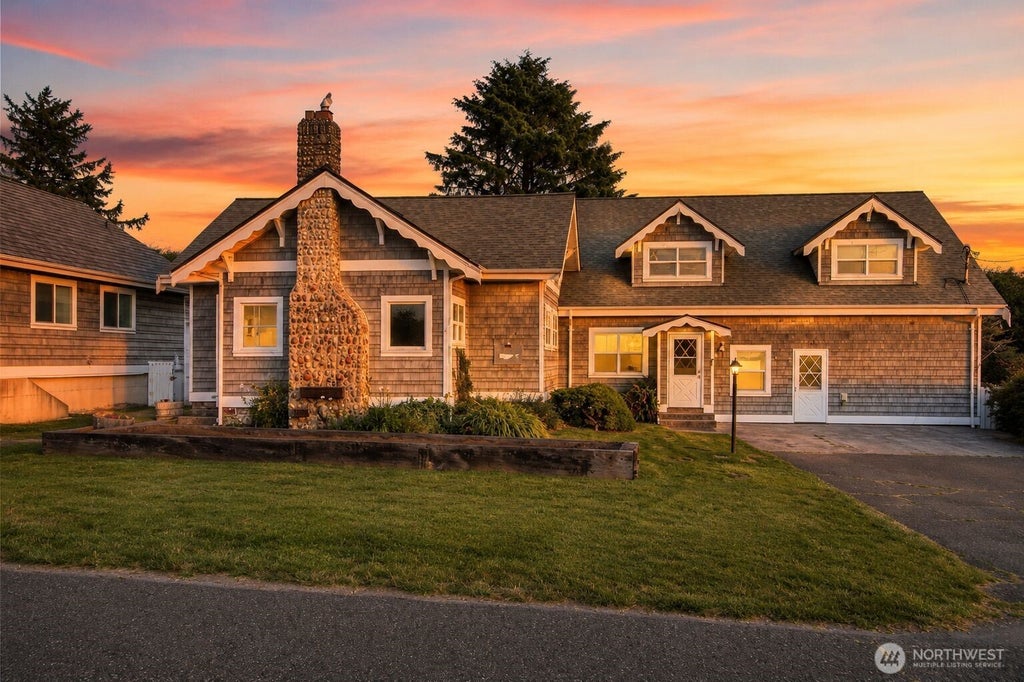 Photo of 6 4th Street N, Pacific Beach, WA 98571 (MLS # 2589231)