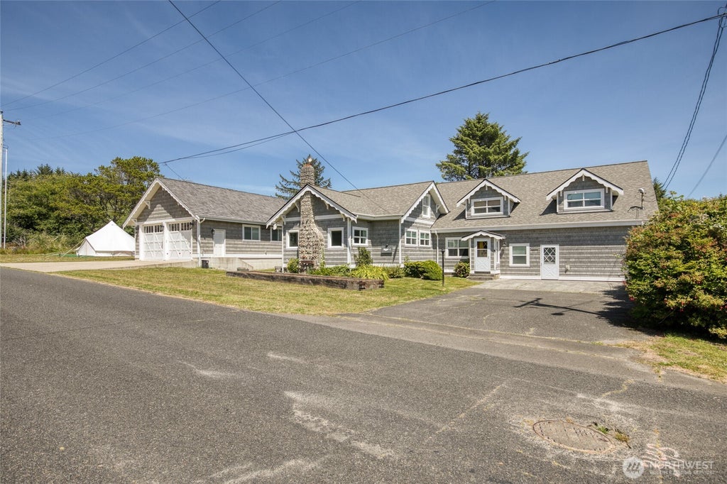 Photo of 6 4th Street N, Pacific Beach, WA 98571 (MLS # 2589231)