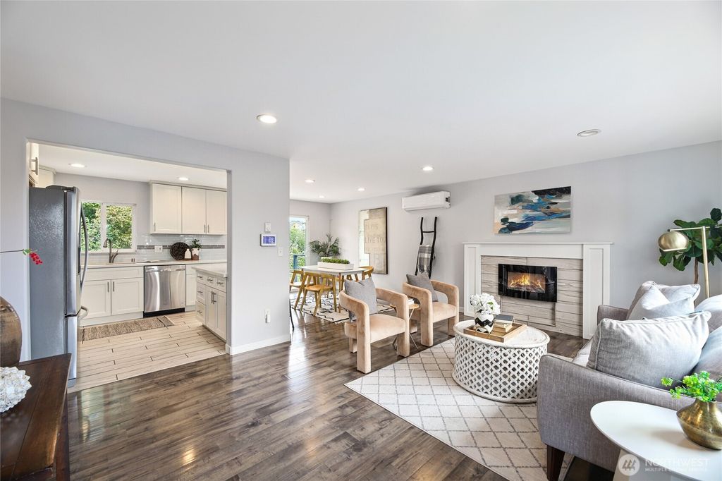 Photo of 9642 13th Avenue SW, Seattle, WA 98106 (MLS # 2429123)