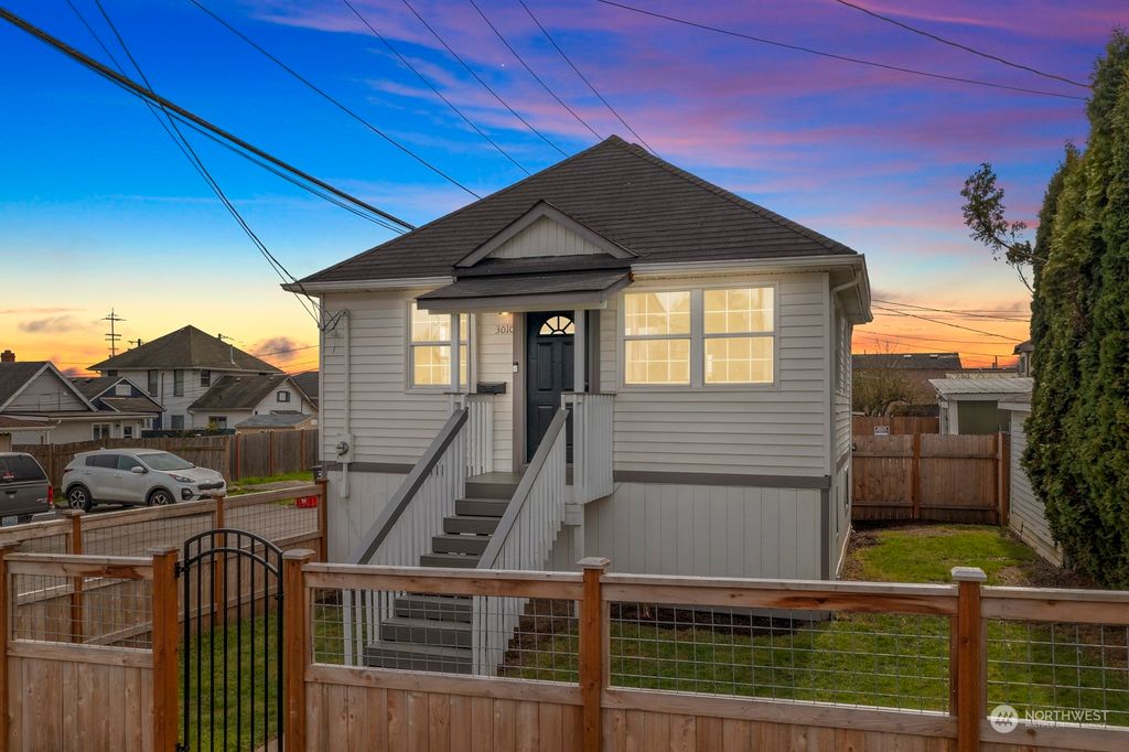 Photo of 3010 26th Street, Everett, WA 98201 (MLS # 2207169)