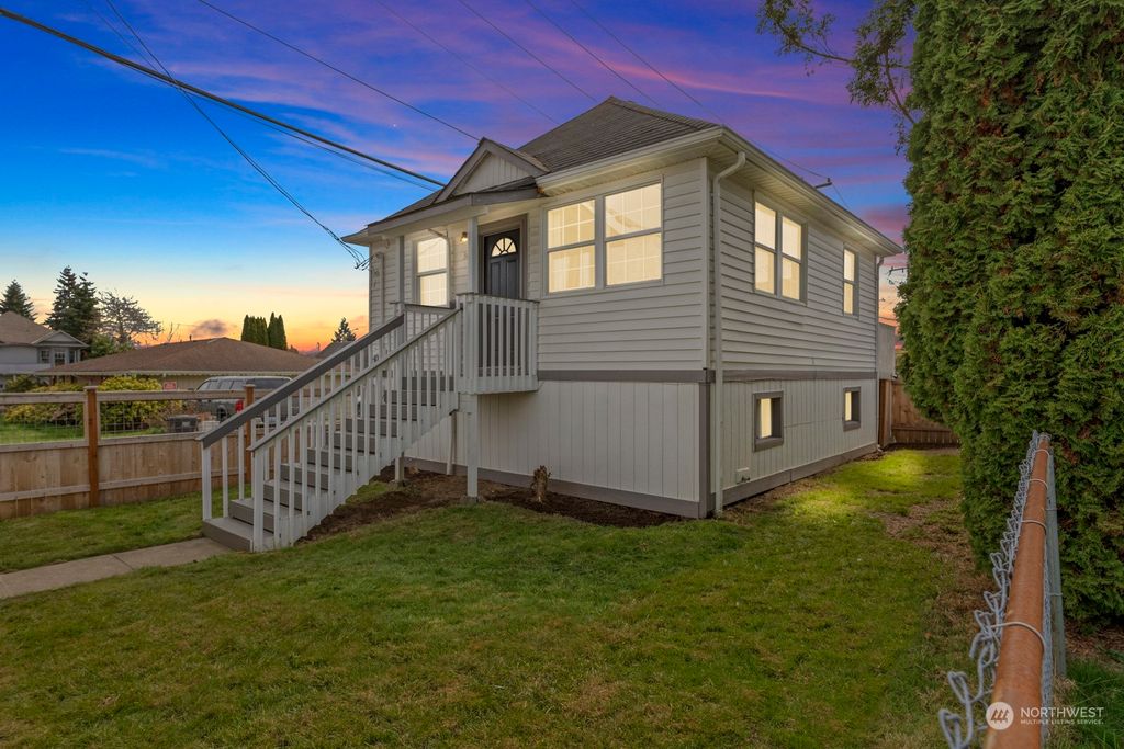 Photo of 3010 26th Street, Everett, WA 98201 (MLS # 2207169)