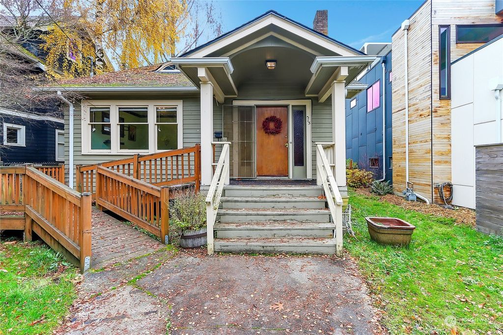 Photo of 315 33rd Avenue, Seattle, WA 98122 (MLS # 2183101)