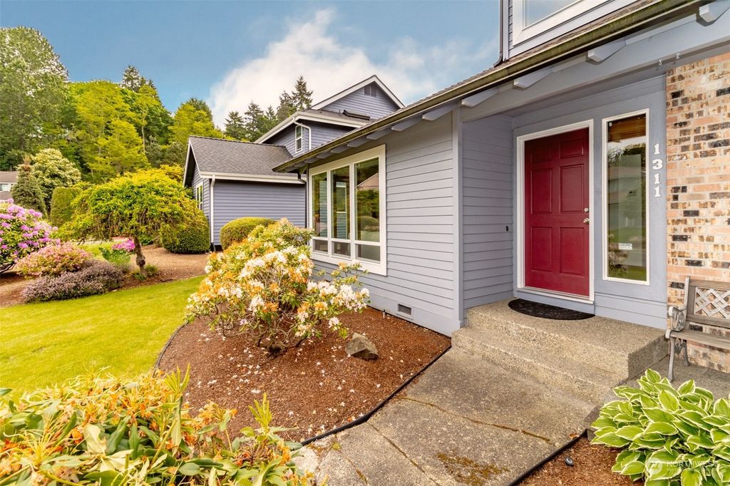 Photo of 1311 S 291st Place, Federal Way, WA 98003 (MLS # 2068640)