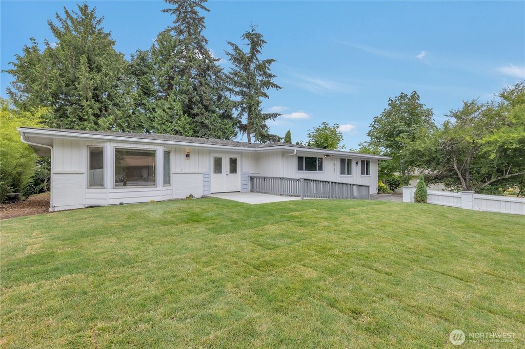Photo of 10223 SE 213th Place, Kent, WA 98031 (MLS # 2552623)
