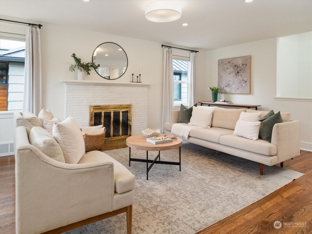 Photo of 6816 37th Avenue NE, Seattle, WA 98115 (MLS # 2204020)