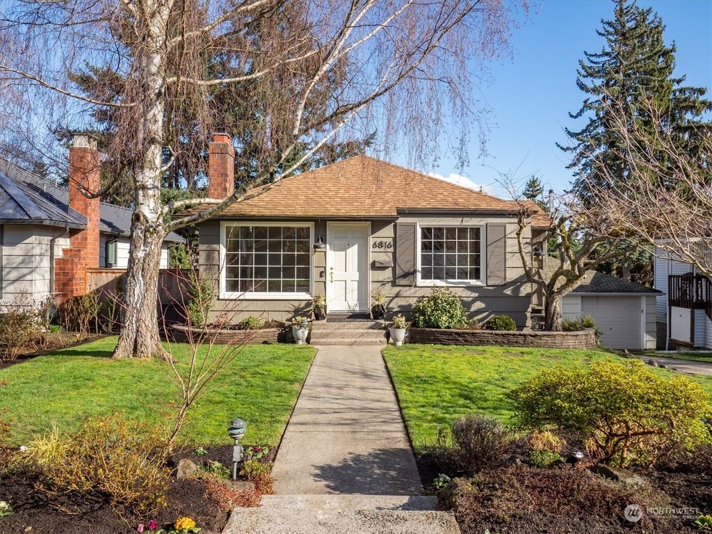 Photo of 6816 37th Avenue NE, Seattle, WA 98115 (MLS # 2204020)