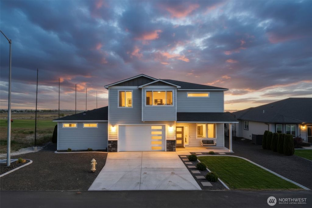 Photo of 8446 Desert Greens Loop, Othello, WA 99344 (MLS # 2516991)