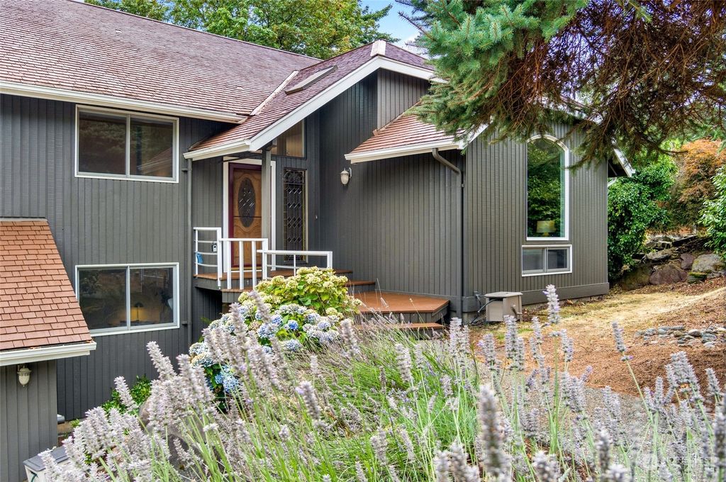 Photo of 14015 SE 50th Street, Bellevue, WA 98006 (MLS # 2279951)