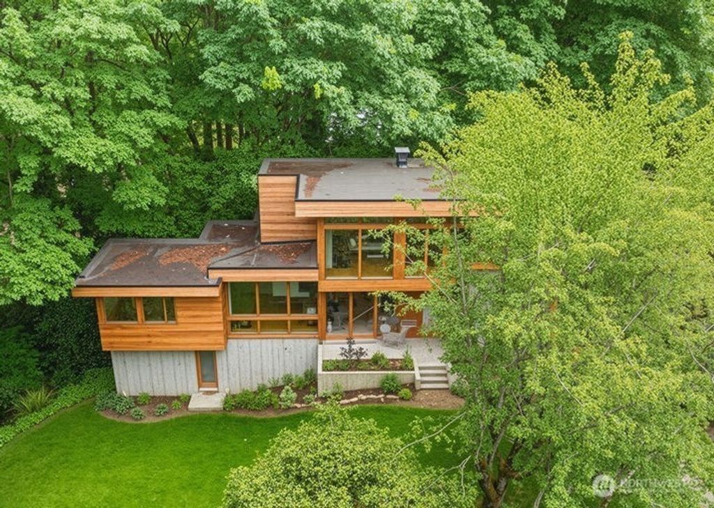 Photo of 73 XX SE 38th Street, Mercer Island, WA 98040 (MLS # 2432106)