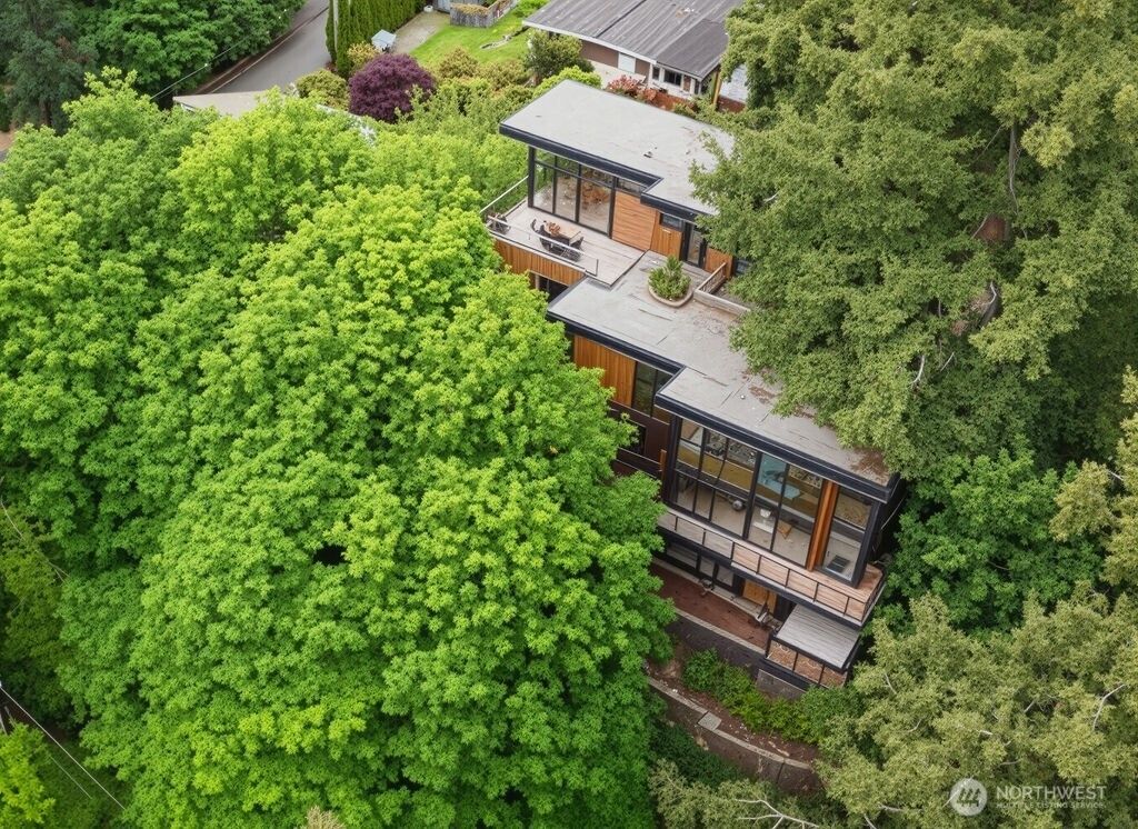 Photo of 73 XX SE 38th Street, Mercer Island, WA 98040 (MLS # 2432106)