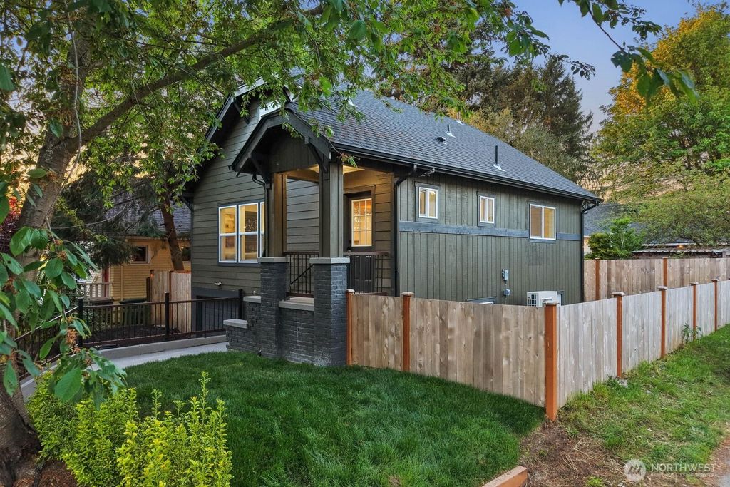 Photo of 512 NW 44th Street, Seattle, WA 98107 (MLS # 2518697)