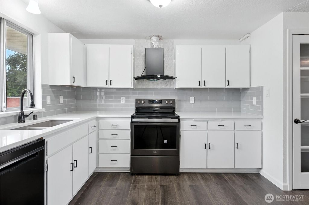 Photo of 12507 42nd Avenue NE, Marysville, WA 98271 (MLS # 2406098)