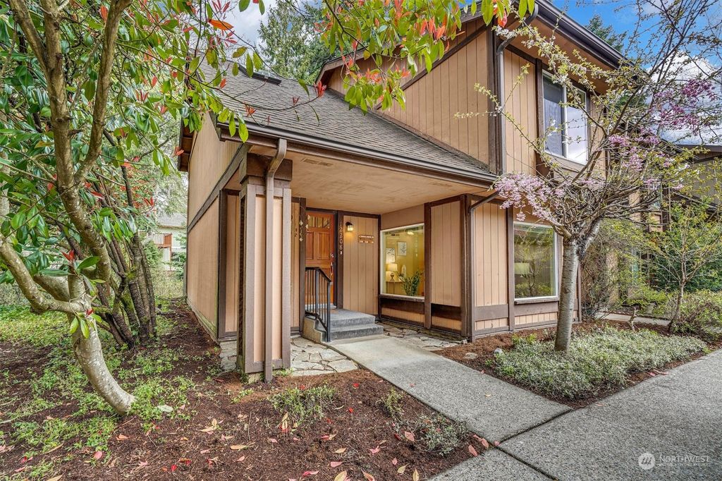 Photo of 12208 NE 148th Court, Kirkland, WA 98034 (MLS # 2056803)