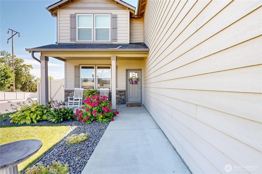 Photo of 1101 SW Virginia Street, College Place, WA 99324 (MLS # 2553802)