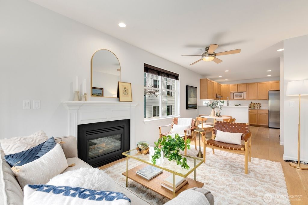 Photo of 125 20th Avenue E #B, Seattle, WA 98112 (MLS # 2352470)