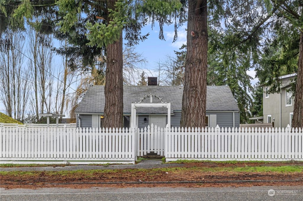 Photo of 17235 34th Avenue S, SeaTac, WA 98188 (MLS # 2188664)