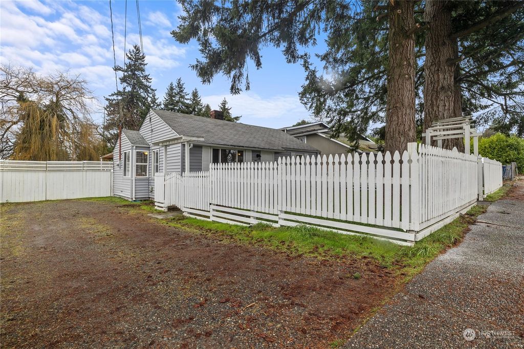 Photo of 17235 34th Avenue S, SeaTac, WA 98188 (MLS # 2188664)