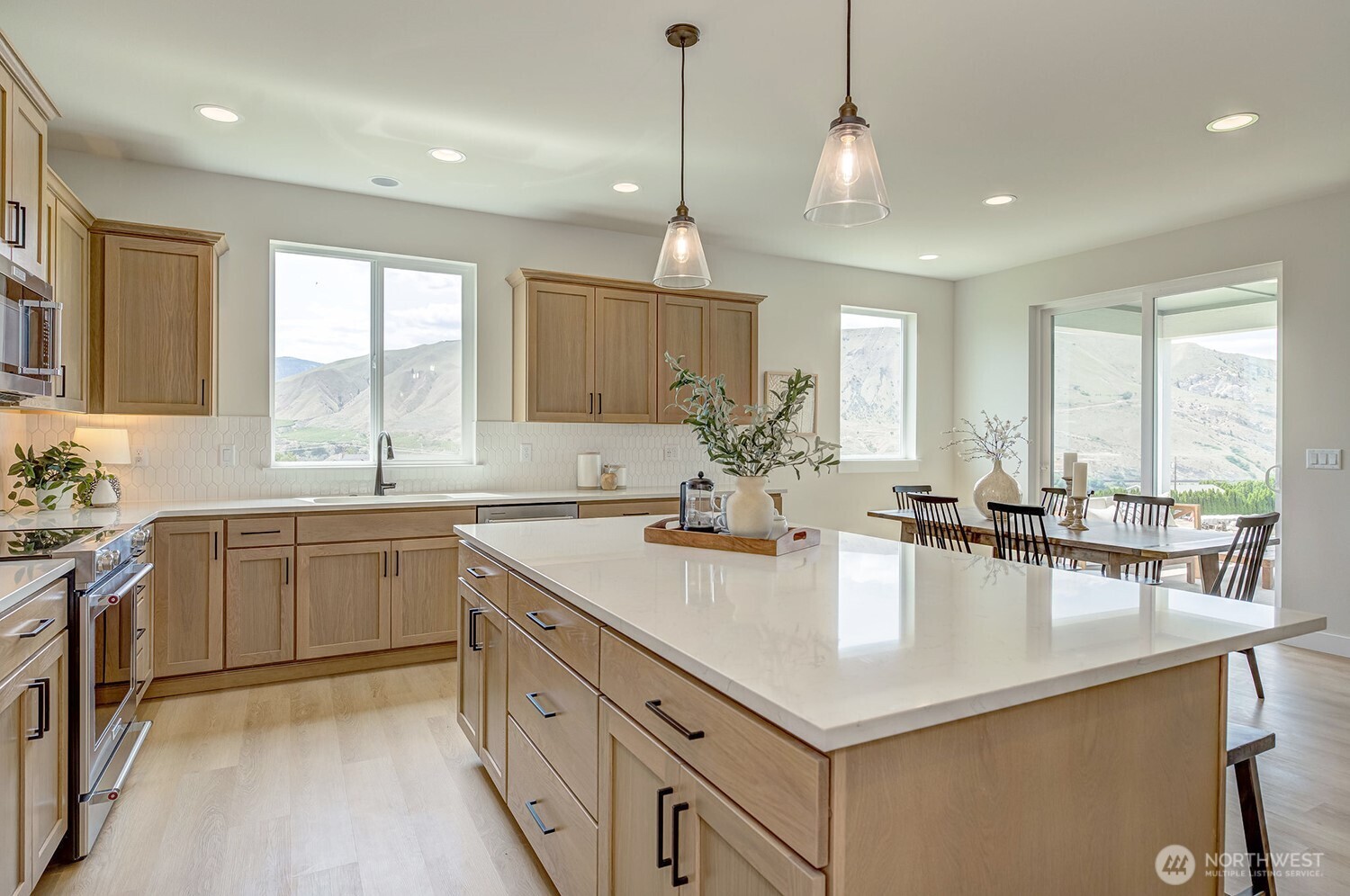 East Wenatchee, Washington 98802, United States, 3 Bedrooms Bedrooms, ,3 BathroomsBathrooms,Residential,Active,122658