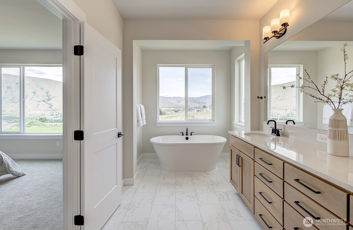 East Wenatchee, Washington 98802, United States, 3 Bedrooms Bedrooms, ,3 BathroomsBathrooms,Residential,Active,122658