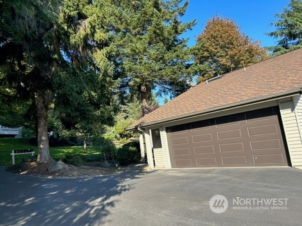 Photo of 1101 Bellefield Park Lane #1332, Bellevue, WA 98004 (MLS # 2175646)