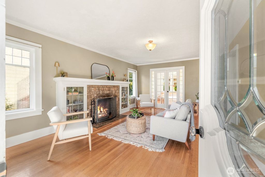 Photo of 814 NE 80th Street, Seattle, WA 98115 (MLS # 2389401)