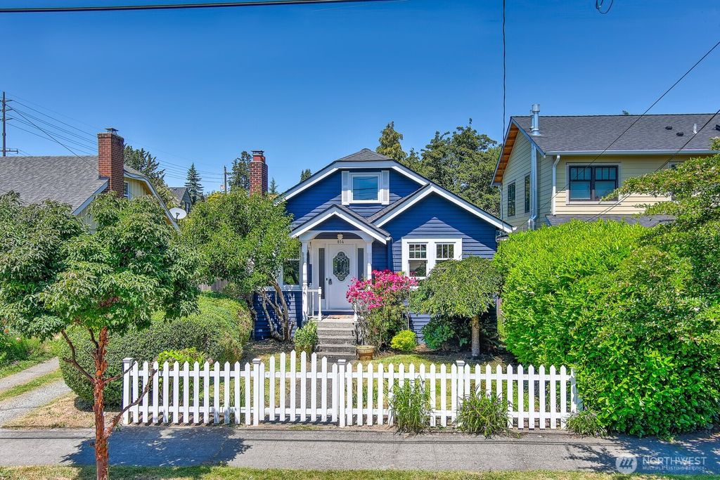 Photo of 814 NE 80th Street, Seattle, WA 98115 (MLS # 2389401)