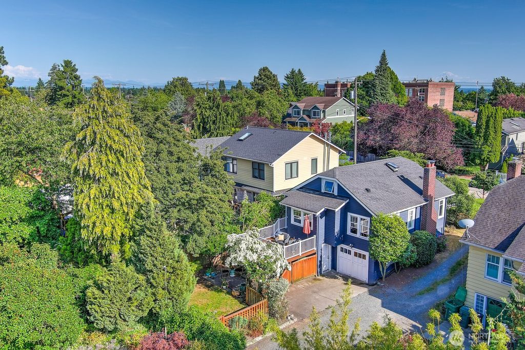 Photo of 814 NE 80th Street, Seattle, WA 98115 (MLS # 2389401)