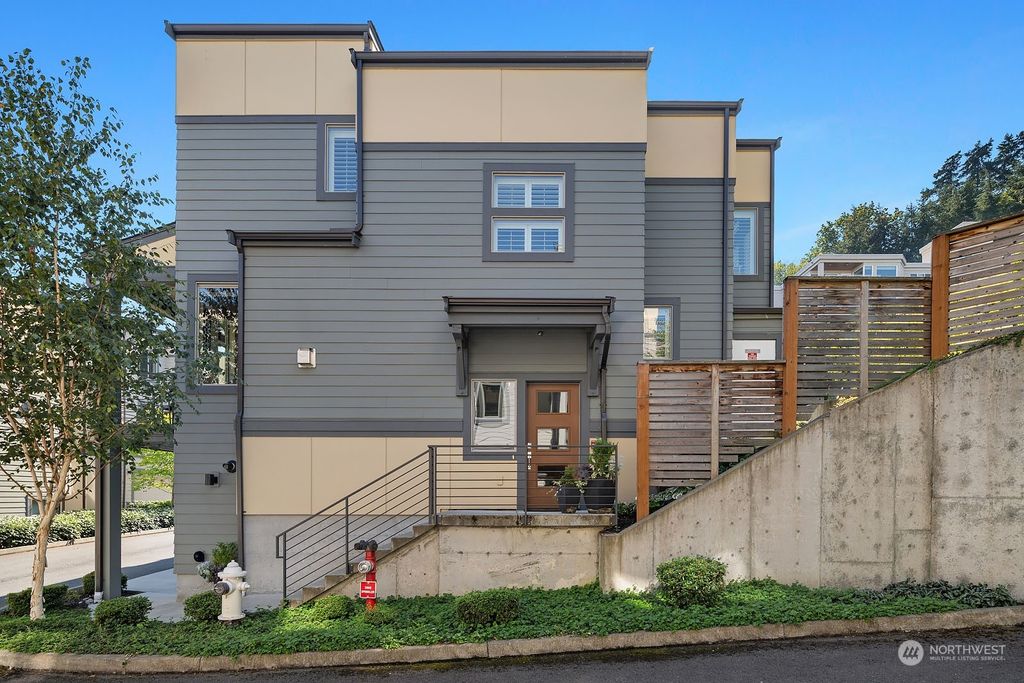 Photo of 2958 76th Place SE #103, Mercer Island, WA 98040 (MLS # 1994262)