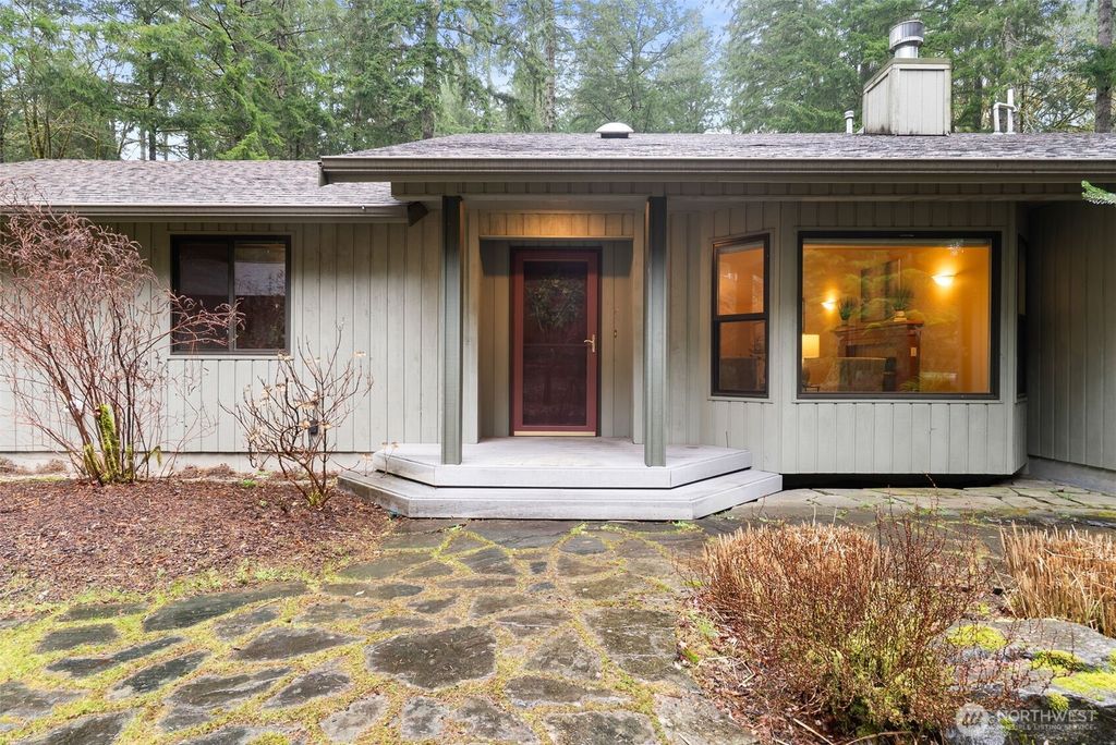 Photo of 6606 Westhill Drive SW, Olympia, WA 98512 (MLS # 2489879)