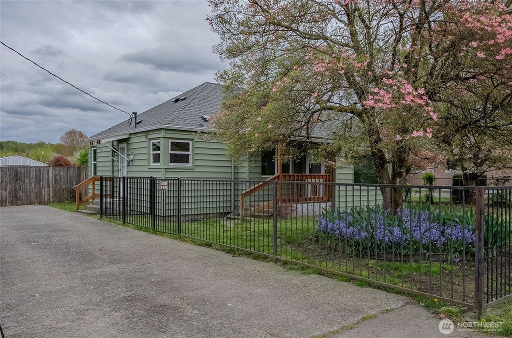 Photo of 150 R Street SE, Auburn, WA 98002 (MLS # 2511438)