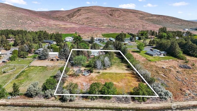 5207 NW Painted Hills Road