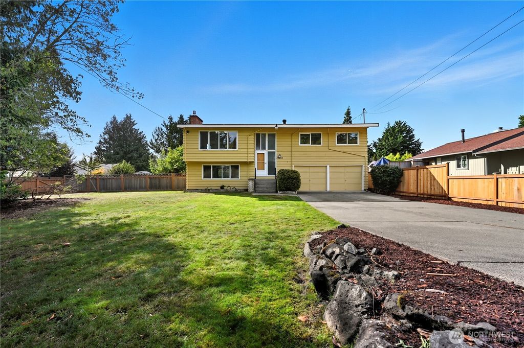 Photo of 24335 24th Avenue S, Des Moines, WA 98198 (MLS # 2441103)