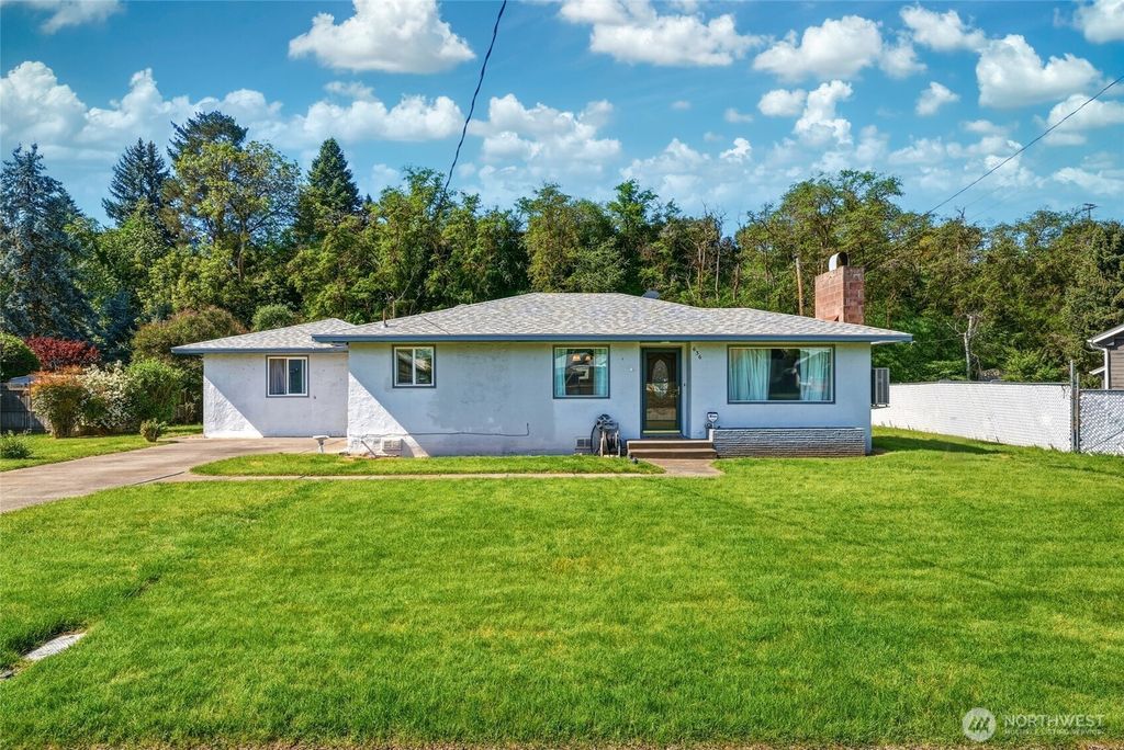 Photo of 636 Pierce Street, Milton-Freewater, OR 97862 (MLS # 2517651)
