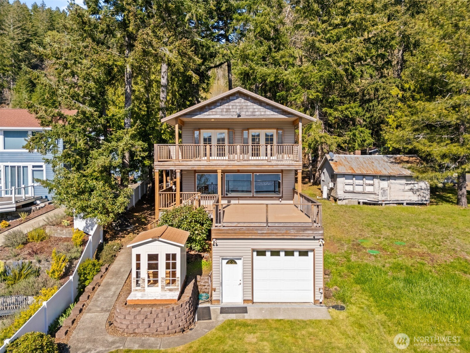 1521 Summit Lake Shore Road NW