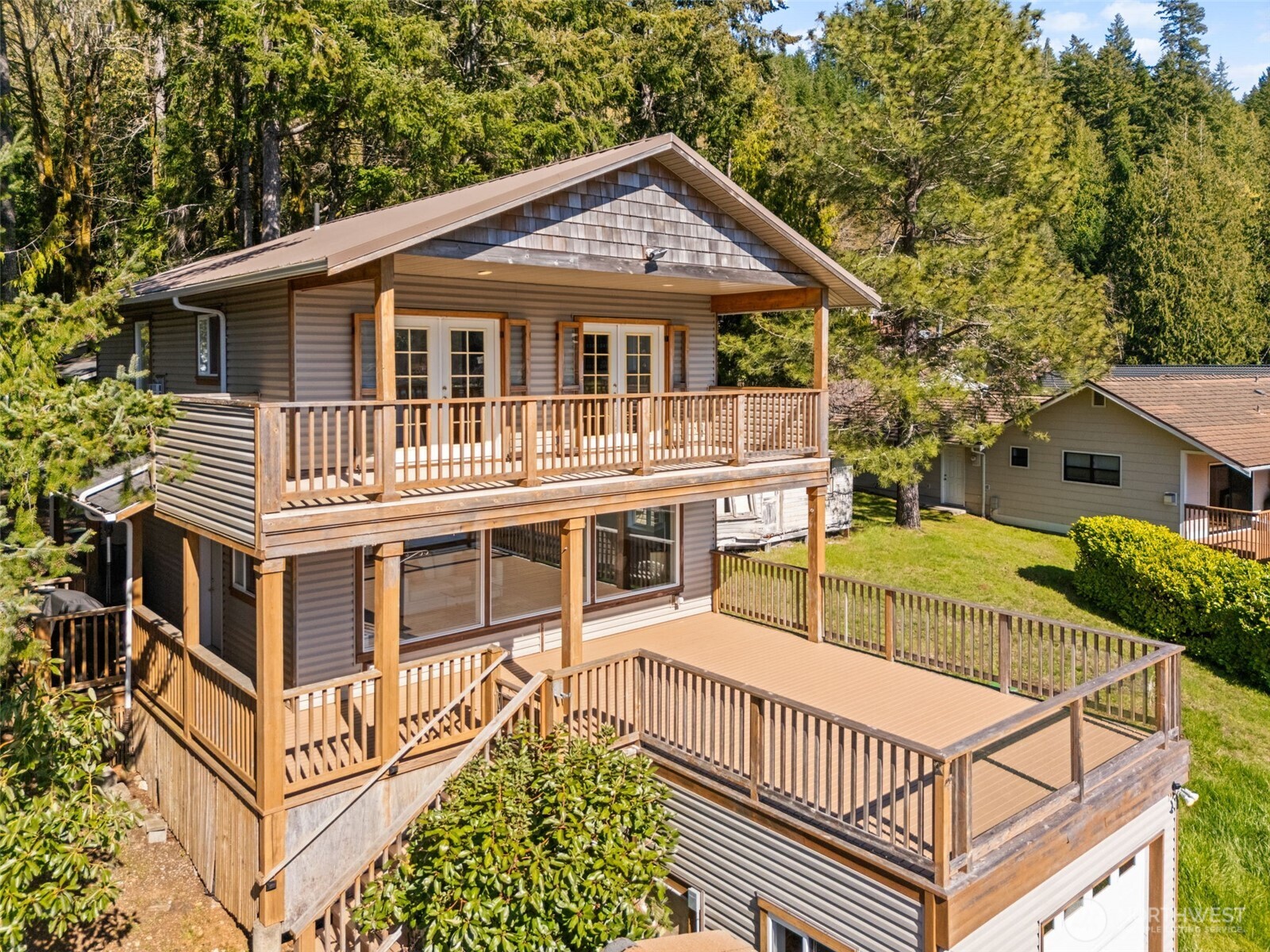 1521 Summit Lake Shore Road NW