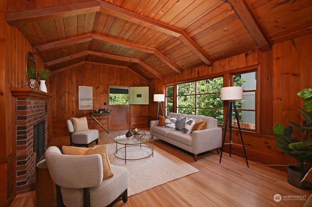 Photo of 229 NE 139th Street, Seattle, WA 98125 (MLS # 2137768)