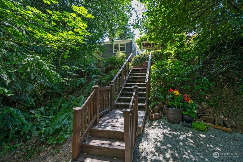 Photo of 229 NE 139th Street, Seattle, WA 98125 (MLS # 2137768)