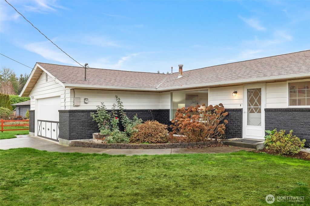 Photo of 11015 SE 291st Street, Auburn, WA 98092 (MLS # 2459586)