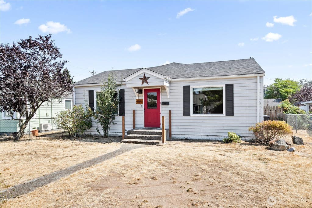 Photo of 4813 S Oakes Street, Tacoma, WA 98409 (MLS # 2575037)
