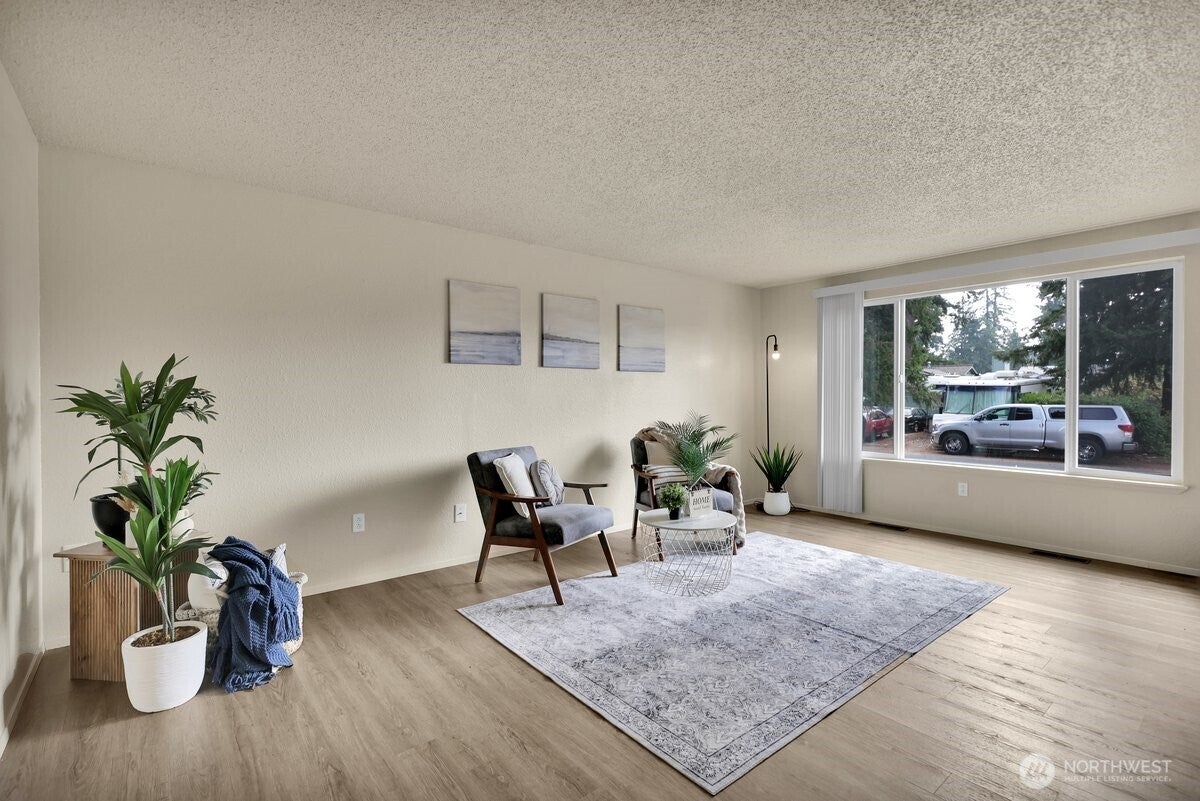 7606 14th Loop NE