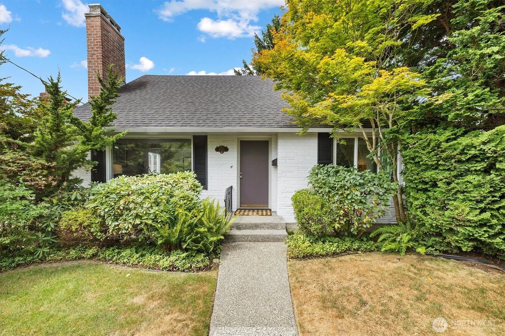 Photo of 6215 41st Avenue NE, Seattle, WA 98115 (MLS # 2396375)